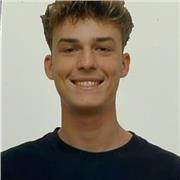 Alumno de carrera de economía, me encanta enseñar.